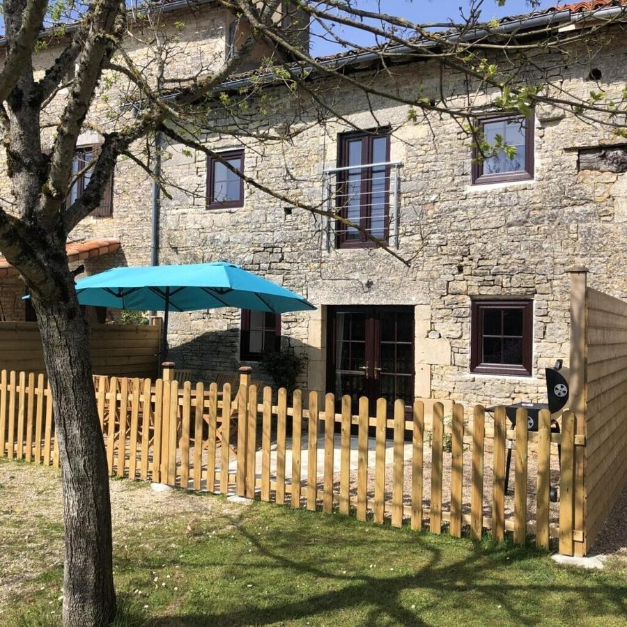 Blacksmiths Cottage In Blanzay - 3 Beds 외부 사진