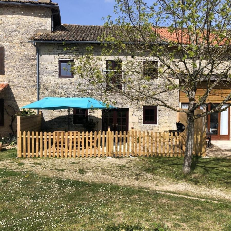 Blacksmiths Cottage In Blanzay - 3 Beds 외부 사진