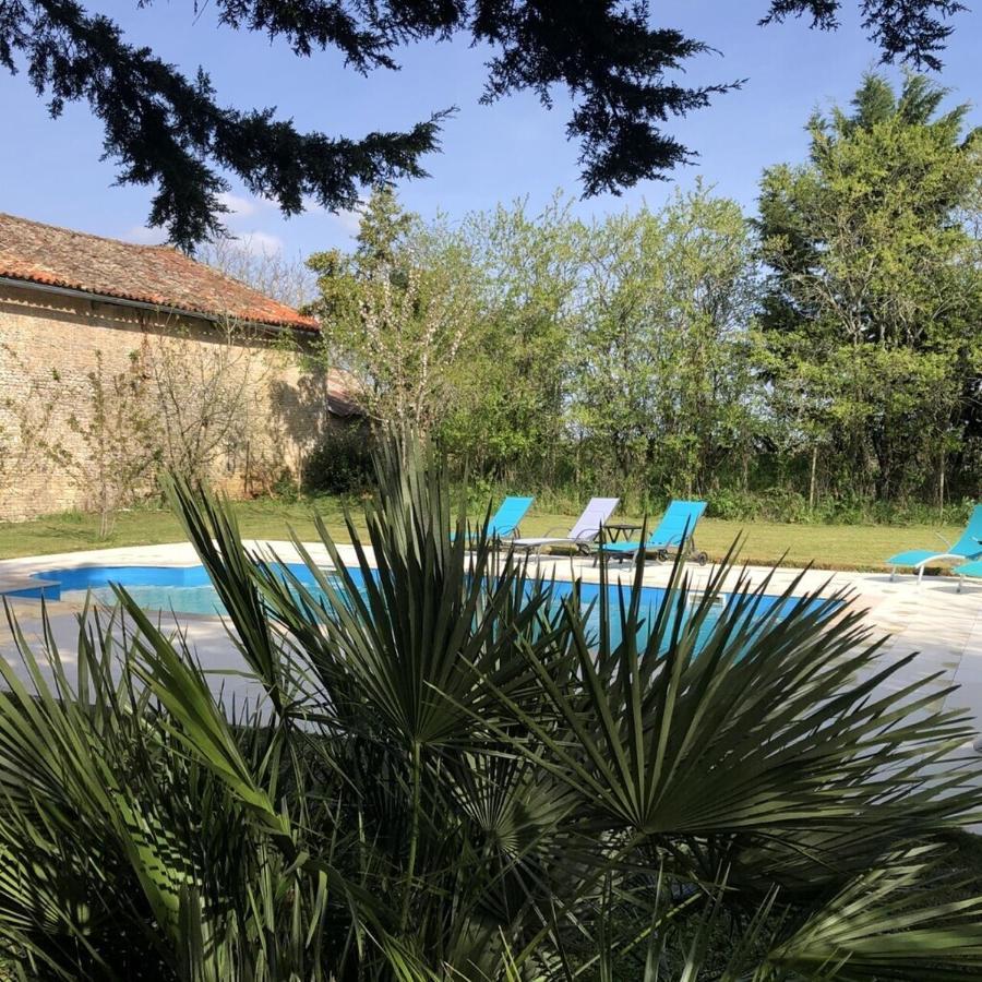 Blacksmiths Cottage In Blanzay - 3 Beds 외부 사진