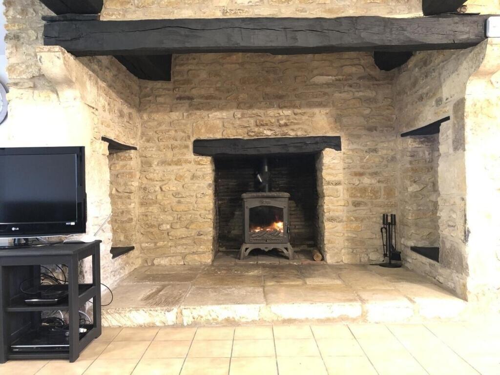 Blacksmiths Cottage In Blanzay - 3 Beds 외부 사진