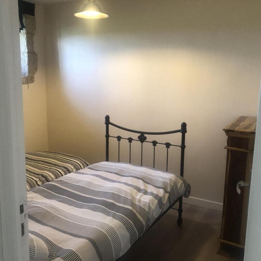 Blacksmiths Cottage In Blanzay - 3 Beds 외부 사진