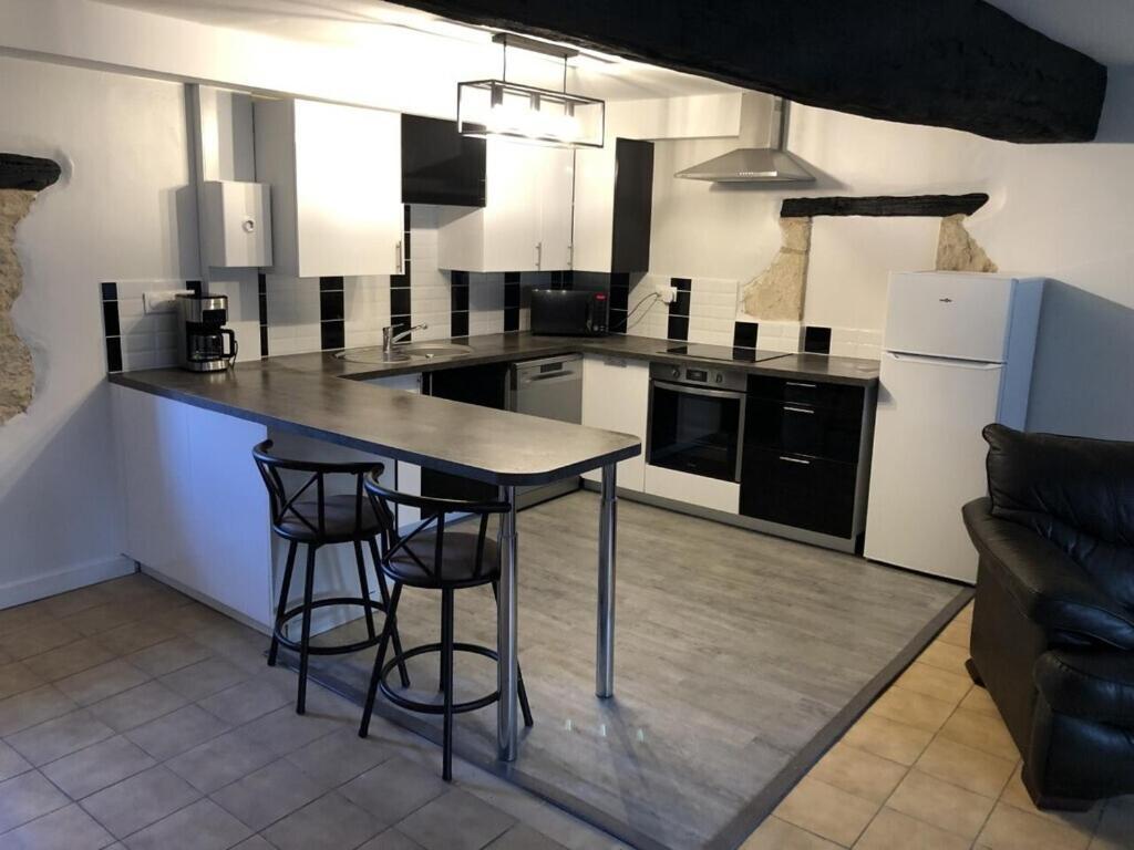 Blacksmiths Cottage In Blanzay - 3 Beds 외부 사진