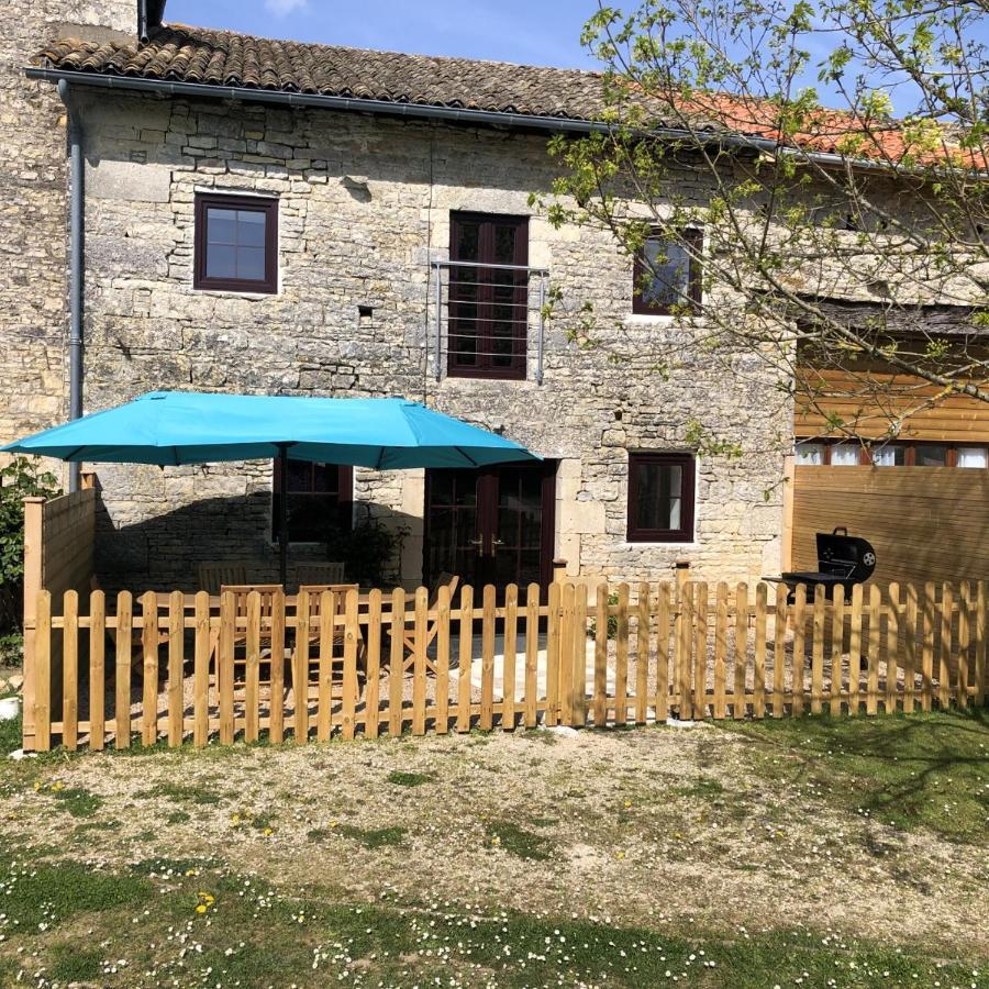 Blacksmiths Cottage In Blanzay - 3 Beds 외부 사진
