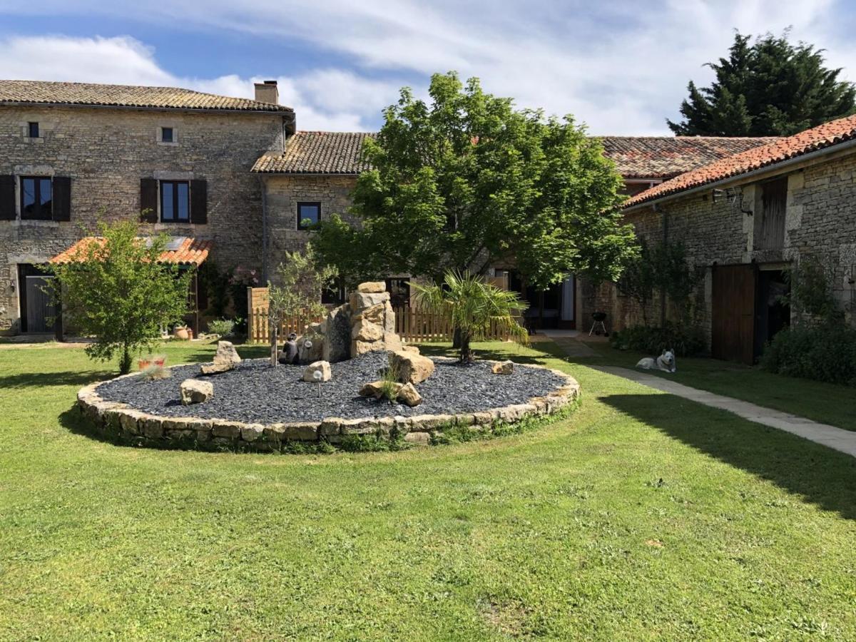 Blacksmiths Cottage In Blanzay - 3 Beds 외부 사진